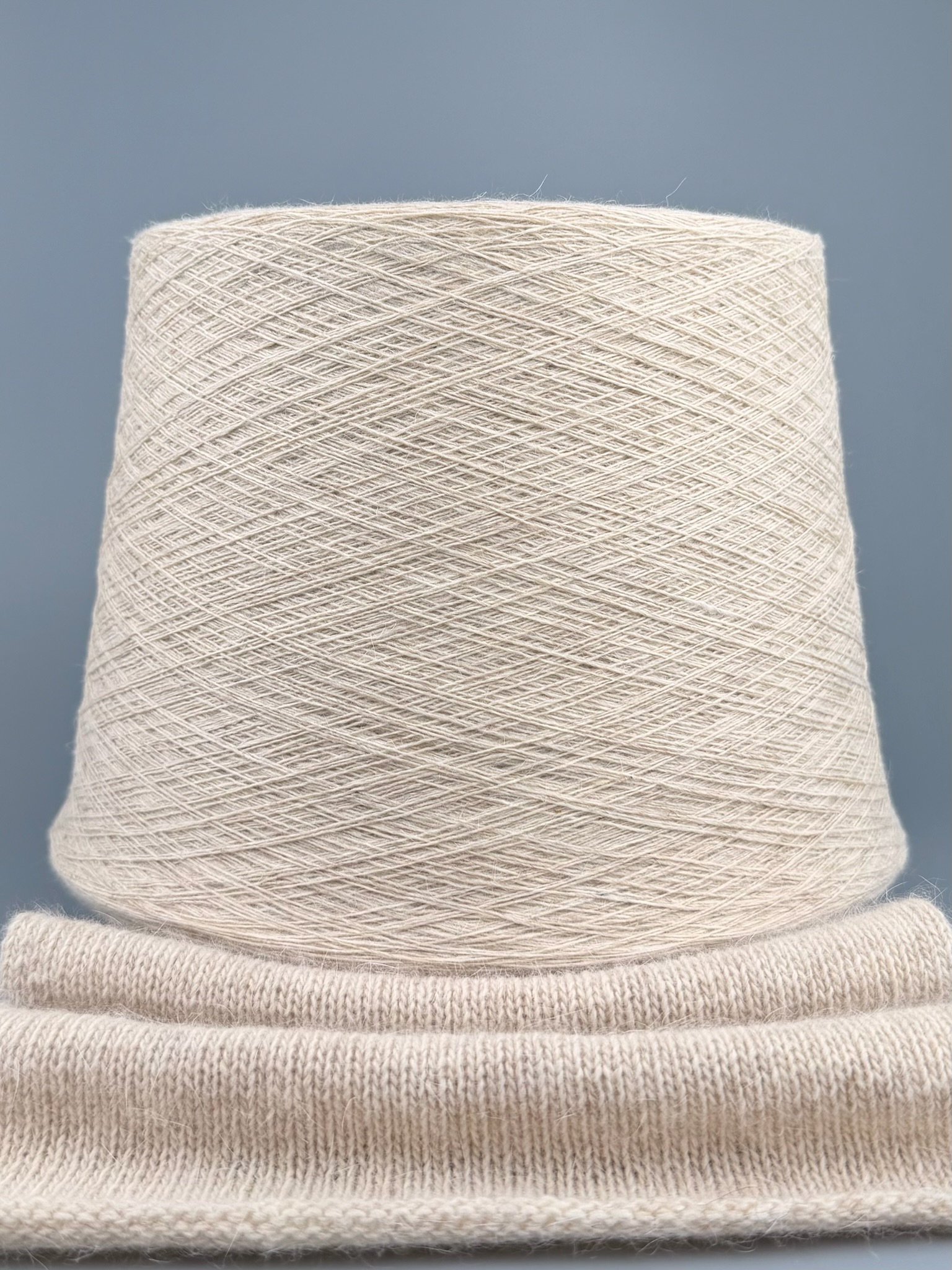 Capricci Filati Art. Ella Nm 1/15 – Fil classique en mérinos et angora col. Beige naturel photo 2